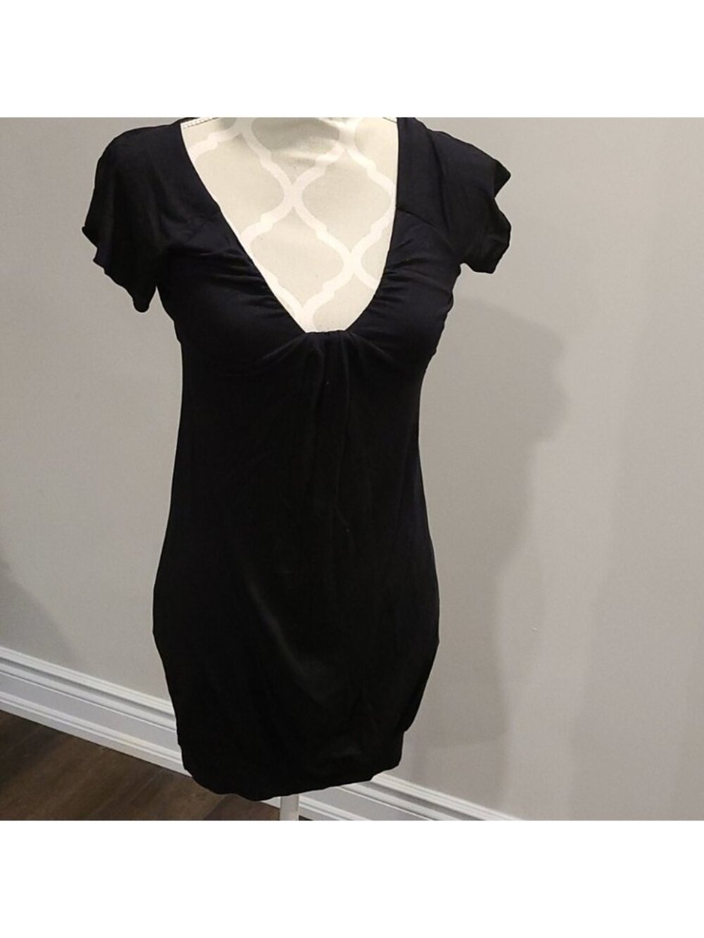 Aritzia Wilfred blk plunge neck dress / Tunic